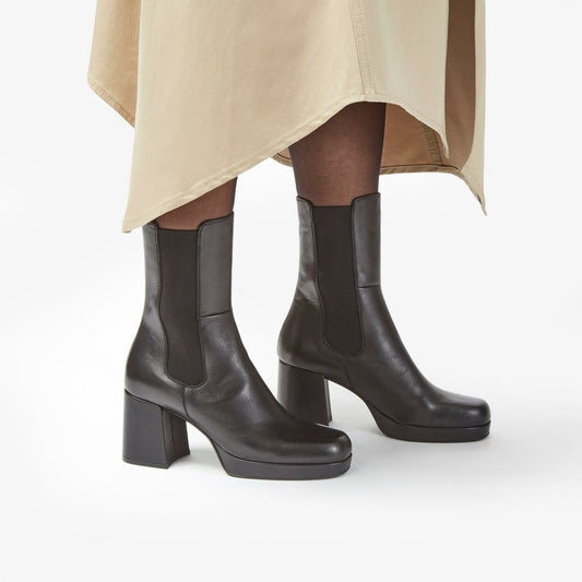 Pique Up Black Leather | Clarks