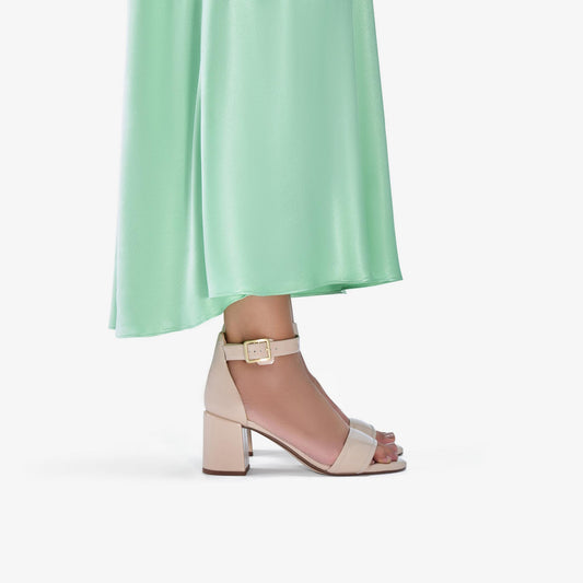 Ezoria Mae Sand Patent - US 9326