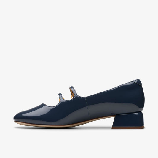 Daiss 30 Shine Navy Patent | Clarks