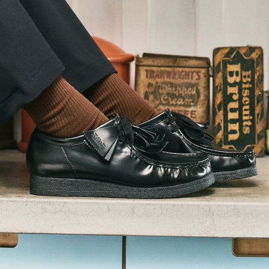 Wallabee Black Hi Shine Leather | Clarks