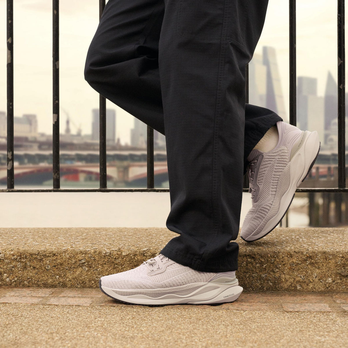 Pace Rise Light Grey - US 8116