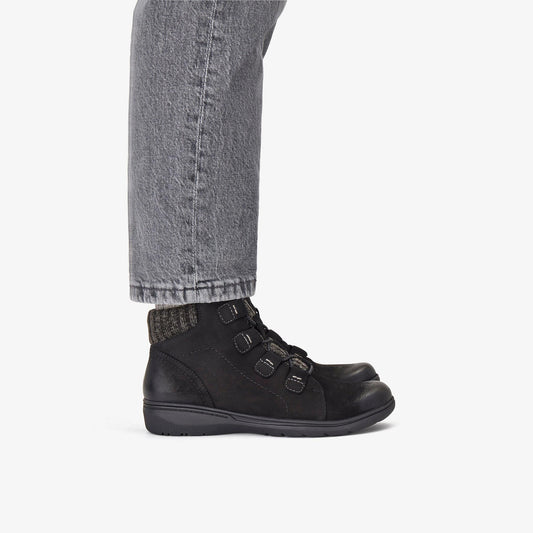 Carleigh Jade Black Nubuck - US 4807