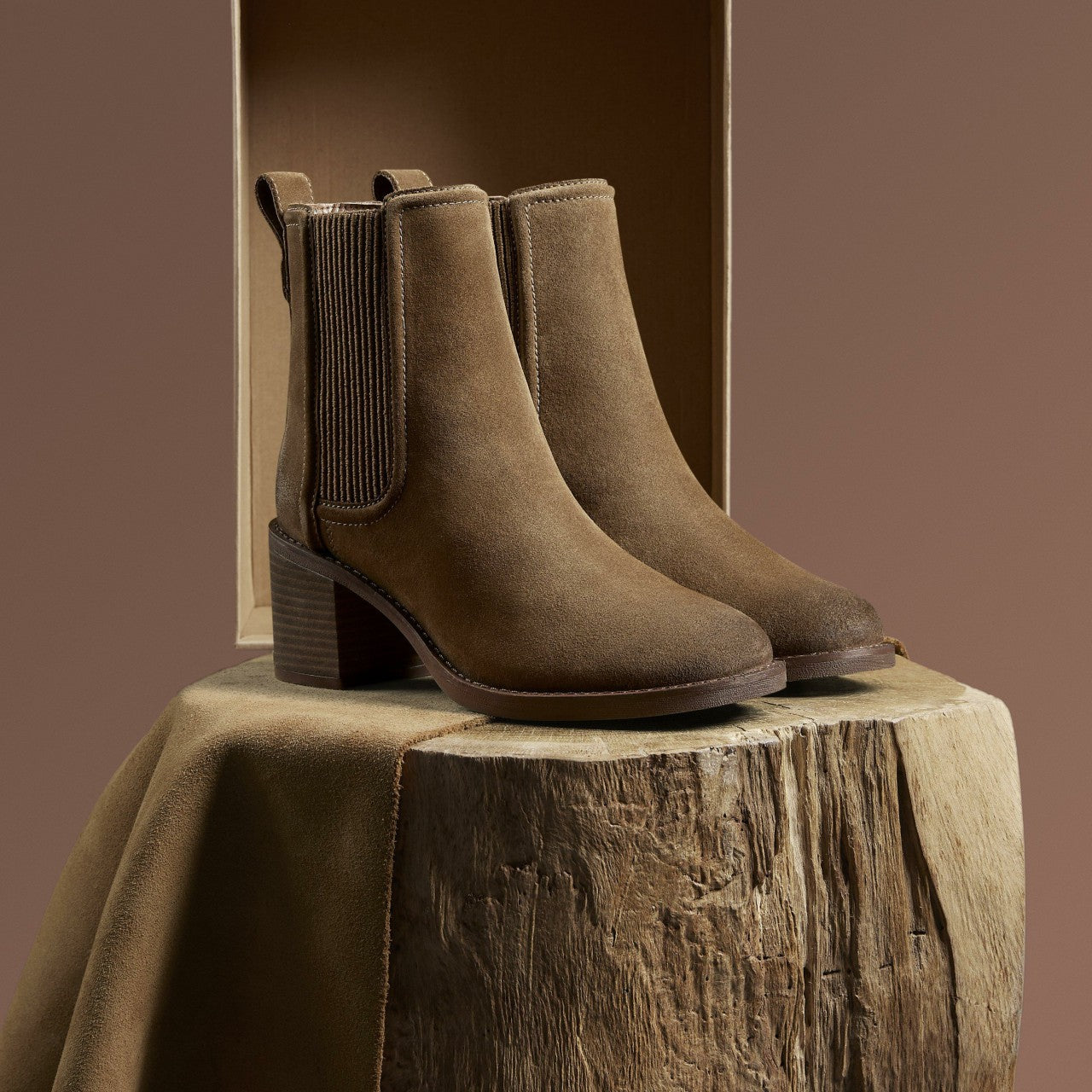 Chamberly Top Walnut Suede | Clarks