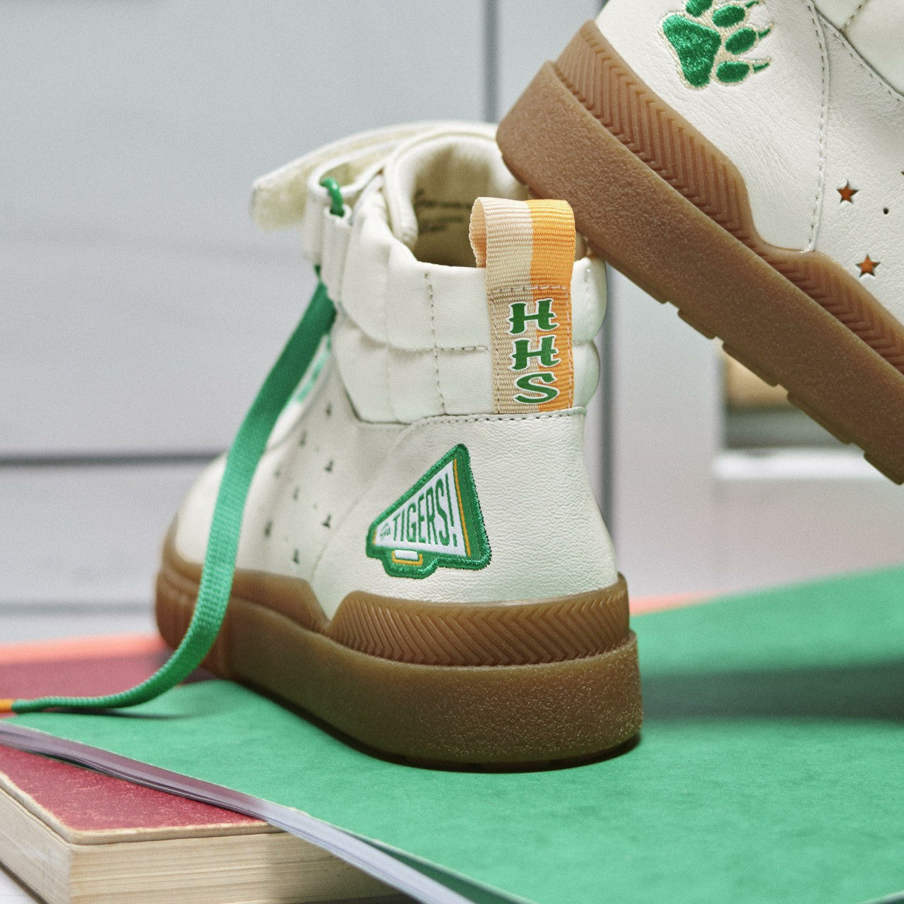 Stranger Things Somerset Hi Older Off White | Clarks Discount