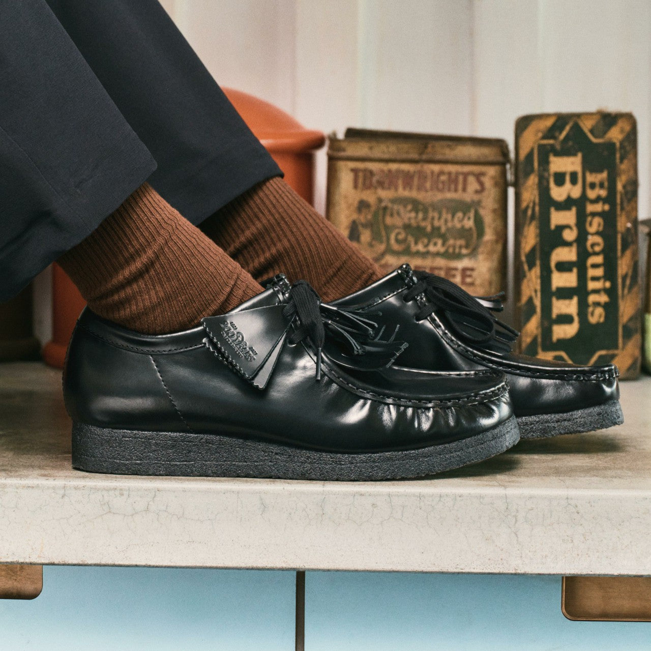 Wallabee Black Hi Shine Leather | Clarks