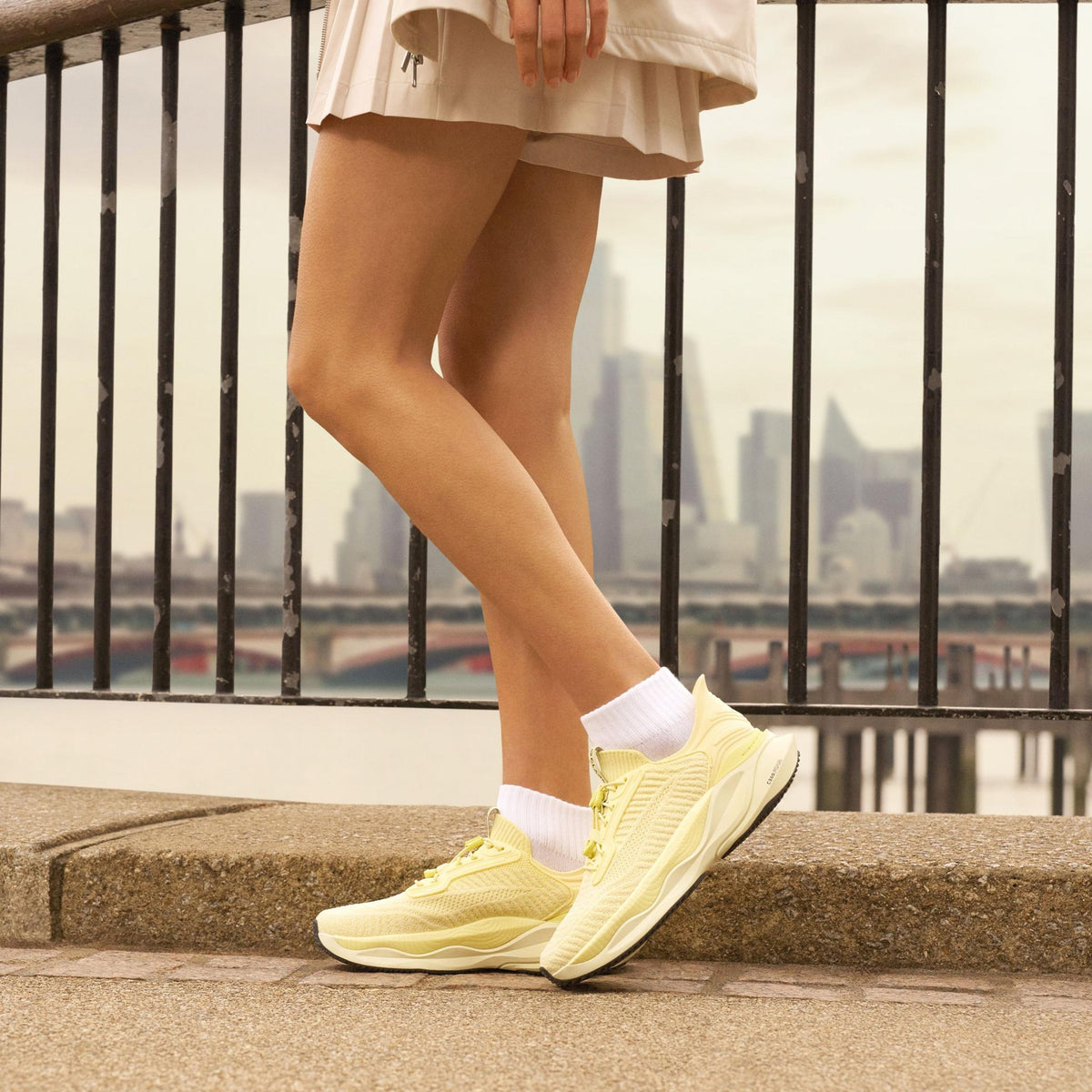 Pace Rise Pale Yellow - US 6502