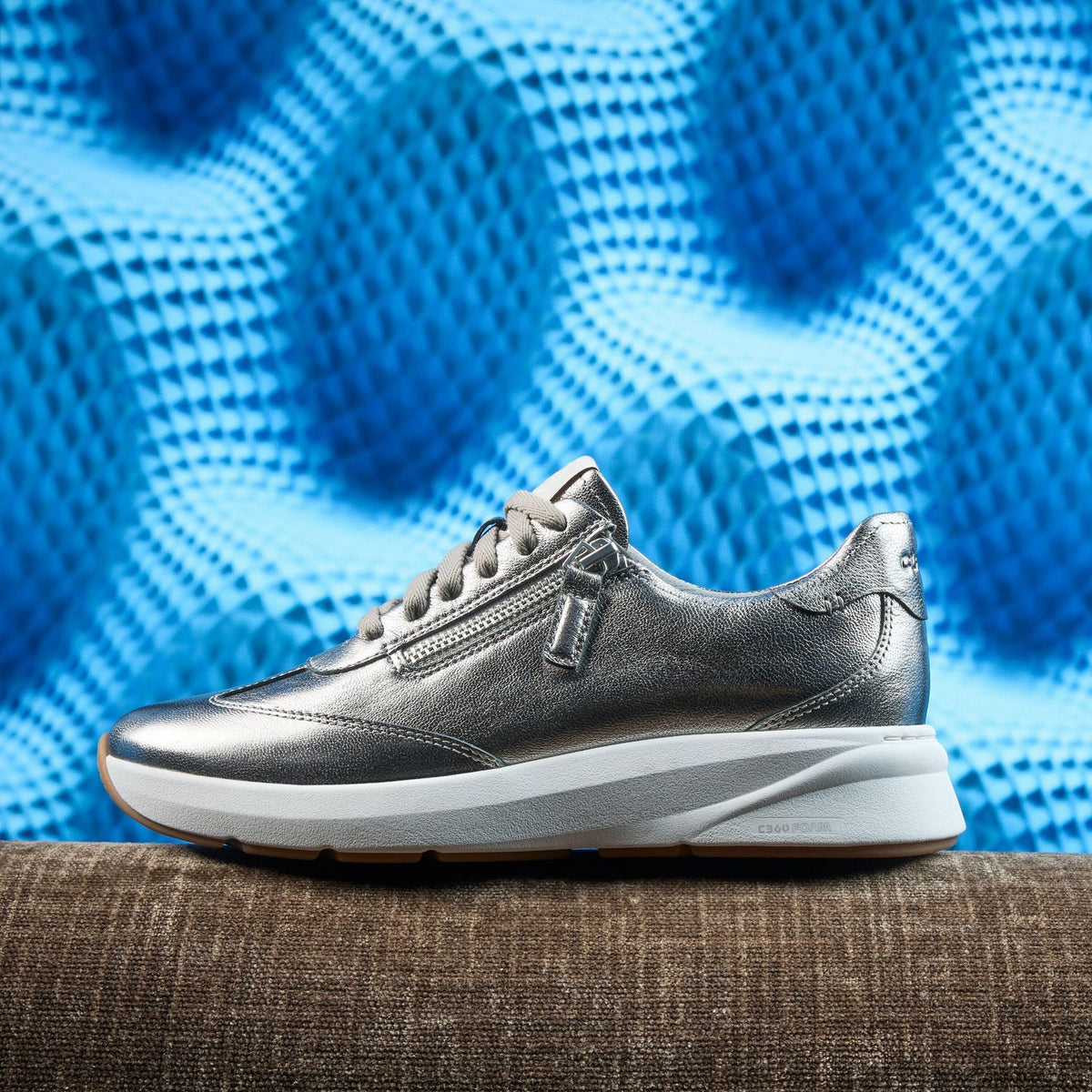 Code Run Pewter Metallic - US 3374